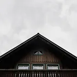 Haus Enzian 公寓 *